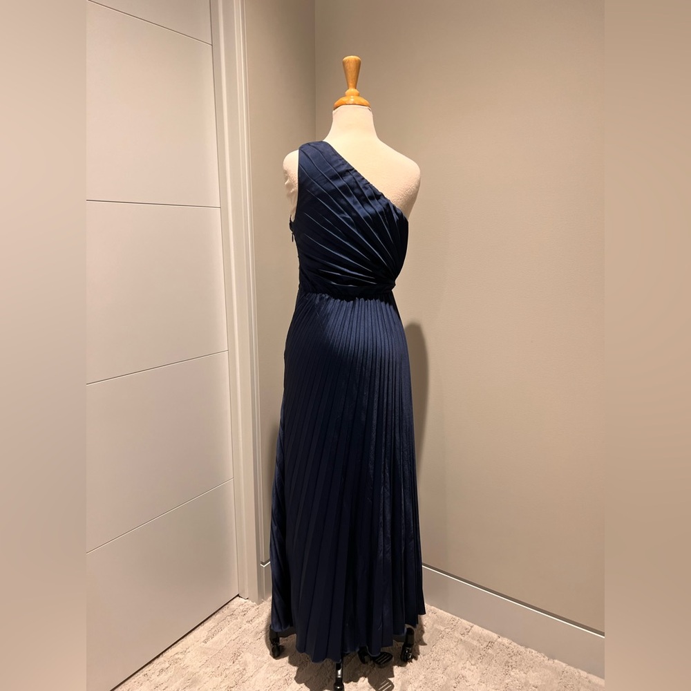 Abercrombie & Fitch One-Shoulder Dress in Navy with Floral Design - Picture 2 of 5